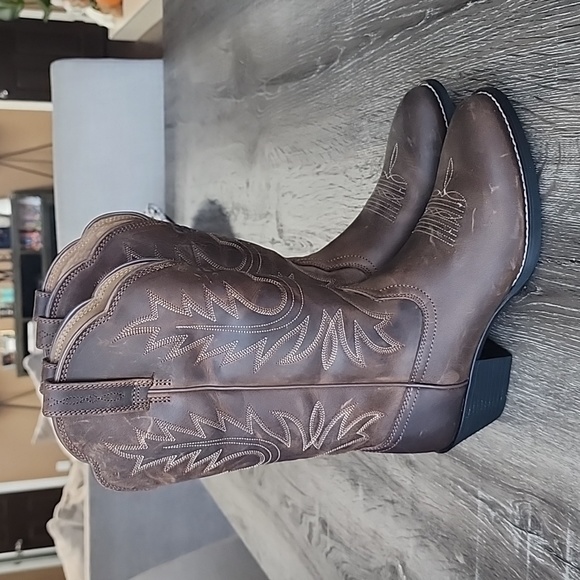 NEW! ARIAT Style 15725 Heritage Boots Dark Brown Distressed Size 5.5 - Picture 2 of 13